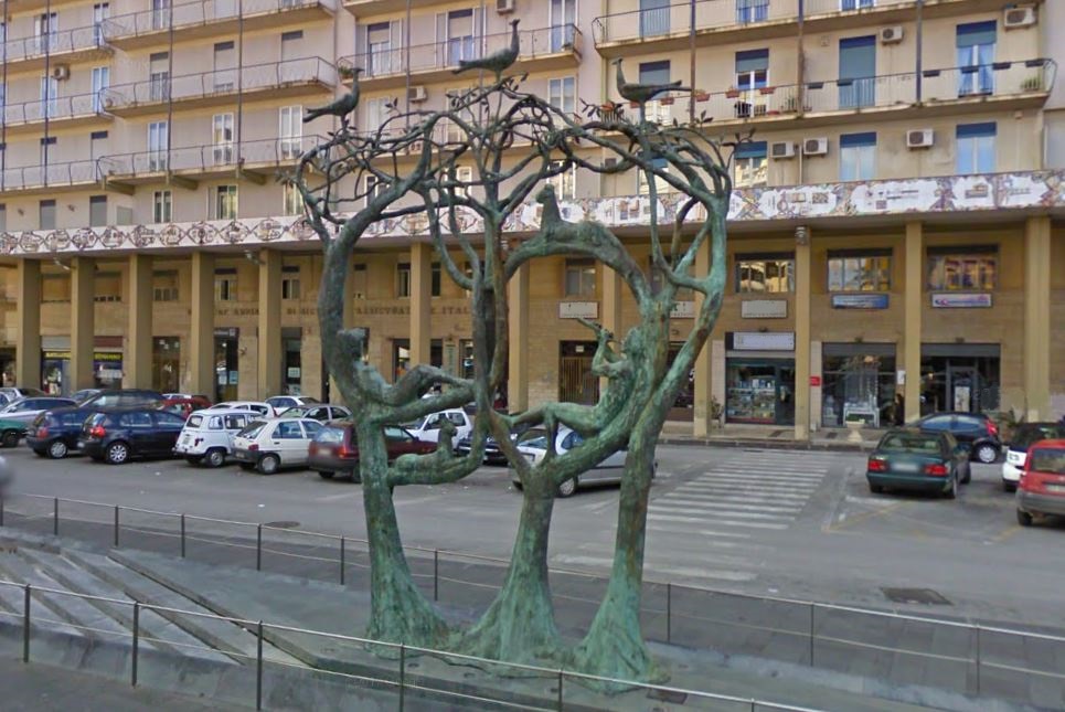 piazza_bellini_albero_della_vita 2001 – L’albero della vita