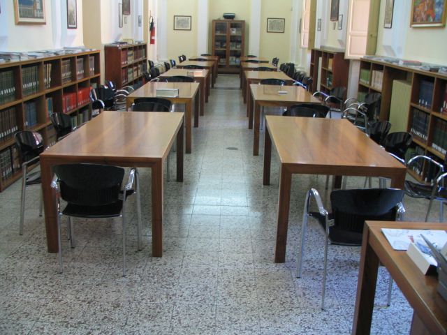 sala_di_lettura Biblioteca Emanuele Taranto Rosso